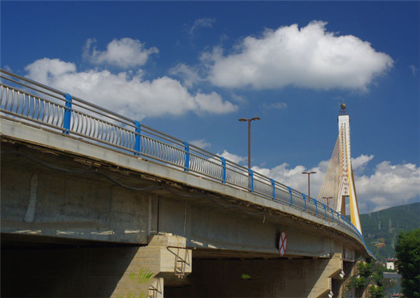 咸宁304不锈钢桥梁护栏：安全、耐用与美观的完美结合