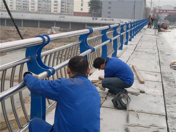 咸宁不锈钢河道护栏的特性及其在城市景观中的应用